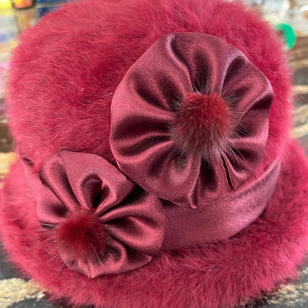 Vintage Angora cloche small-brimmed hat with flowers, burgundy.